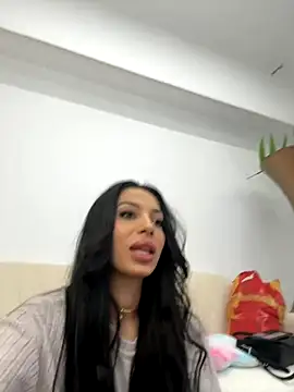 Snapshot of Bella_Vixen_ chatting on October 27, 2025, 8:13 pm Bella Vixen  online show from October 27, 2025, 8:13 pm