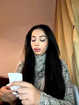 Snapshot of Bella_Vixen_ chatting on October 31, 2025, 8:32 pm Bella Vixen  online show from October 31, 2025, 8:32 pm