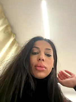 Bella Vixen  online show from November 7, 2025, 11:05 pm