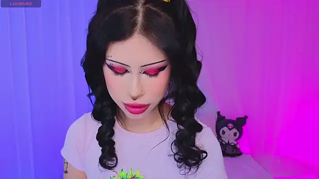 venomeowww   online show from November 30, 2025, 4:16 am