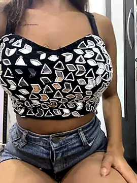 Snapshot of layra_9900 chatting on October 26, 2025, 5:30 pm layra 9900 online show from October 26, 2025, 5:30 pm