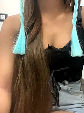 Snapshot of layra_9900 chatting on November 5, 2025, 7:36 pm layra 9900 online show from November 5, 2025, 7:36 pm