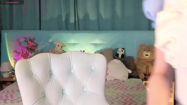 Aurora Bennet online show from November 10, 2025, 12:42 am