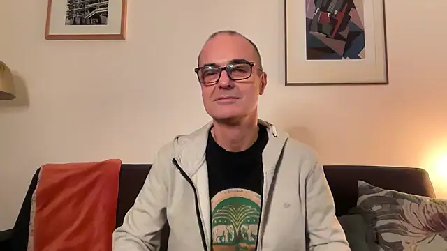 Snapshot of Milkywaymen chatting on November 24, 2025, 4:29 pm Milkywaymen online show from November 24, 2025, 4:29 pm