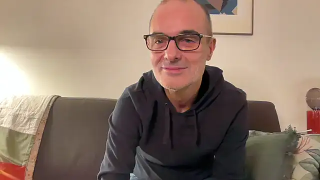 Snapshot of Milkywaymen chatting on November 28, 2025, 9:17 pm Milkywaymen online show from November 28, 2025, 9:17 pm