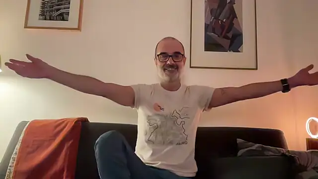 Snapshot of Milkywaymen chatting on December 20, 2025, 8:38 pm Milkywaymen online show from December 20, 2025, 8:38 pm