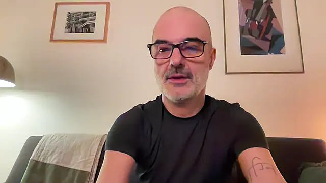 Snapshot of Milkywaymen chatting on February 17, 2026, 7:31 pm Milkywaymen online show from February 17, 2026, 7:31 pm