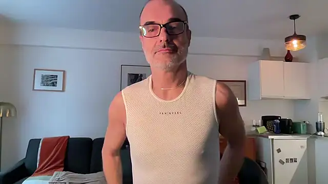 Snapshot of Milkywaymen chatting on March 13, 2026, 12:45 pm Milkywaymen online show from March 13, 2026, 12:45 pm