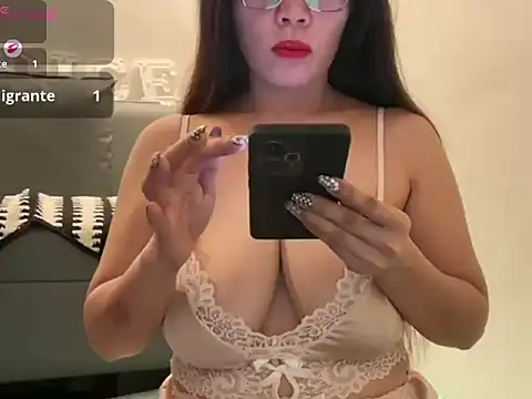 Snapshot of candiceempire chatting on January 6, 2026, 7:45 am candiceempire online show from January 6, 2026, 7:45 am