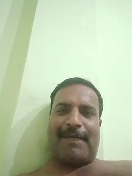 vardh033 online show from September 29, 2025, 12:43 pm