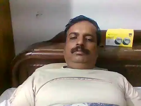 vardh033 online show from October 29, 2025, 2:14 am