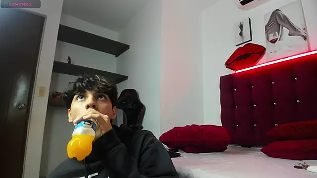 Snapshot of lightboy0 chatting on October 11, 2025, 2:59 pm lightboy0 online show from October 11, 2025, 2:59 pm