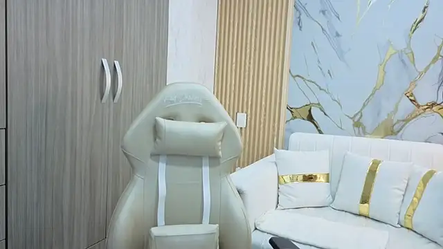 Madam Hott online show from September 18, 2025, 3:41 am