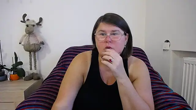 icyheart888 online show from October 9, 2025, 8:34 am