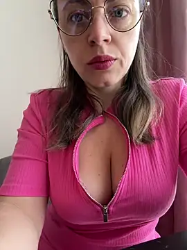 Snapshot of ladywithbigass chatting on March 10, 2025, 5:54 am ladywithbigass online show from March 10, 2025, 5:54 am