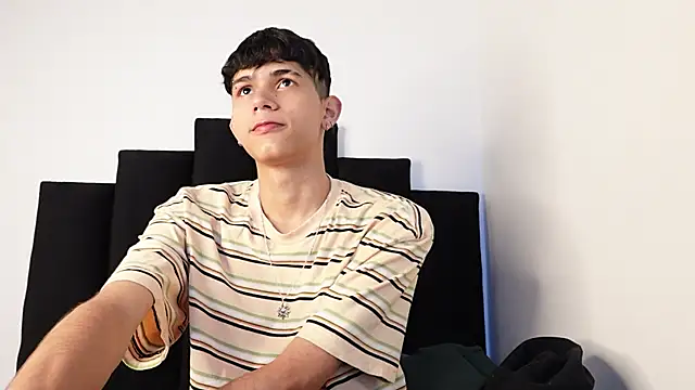 Snapshot of alexmark_ chatting on October 3, 2025, 2:14 pm alexmark  online show from October 3, 2025, 2:14 pm