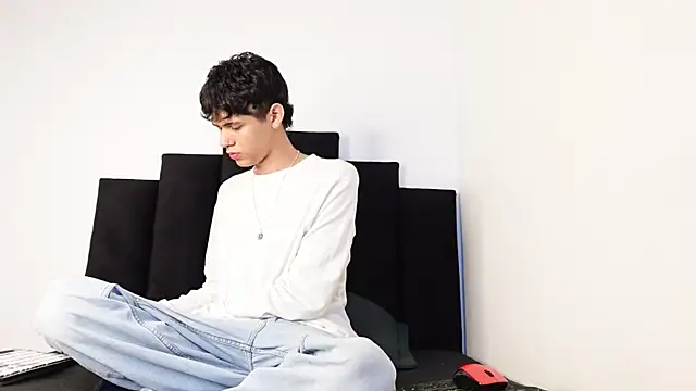 Snapshot of alexmark_ chatting on October 21, 2025, 1:45 pm alexmark  online show from October 21, 2025, 1:45 pm