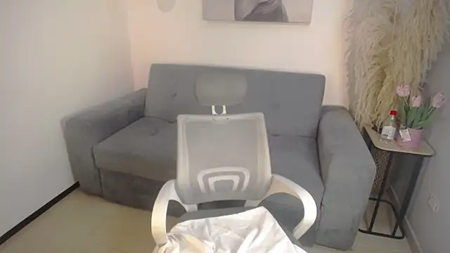 KateOwens  online show from June 8, 2026, 2:39 pm