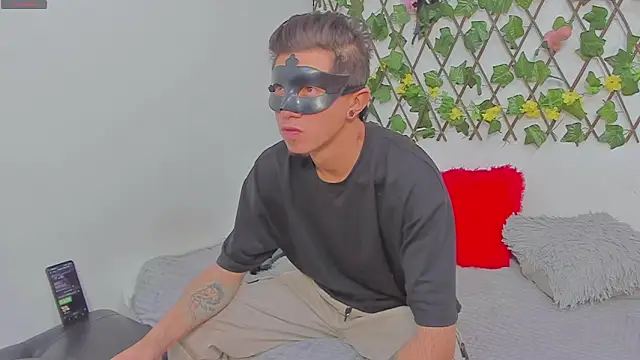 COUPLE25 33 online show from February 11, 2026, 10:53 am