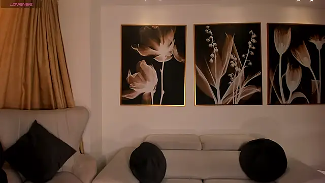 LeahNovac online show from September 27, 2025, 11:15 am