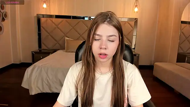 TiffannySins online show from December 21, 2025, 3:02 am