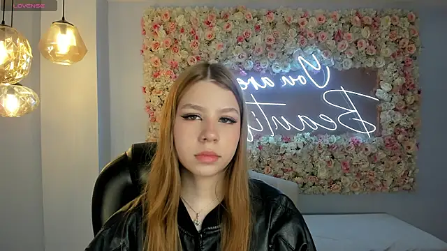 Snapshot of TiffannySins chatting on March 29, 2026, 3:28 am TiffannySins online show from March 29, 2026, 3:28 am