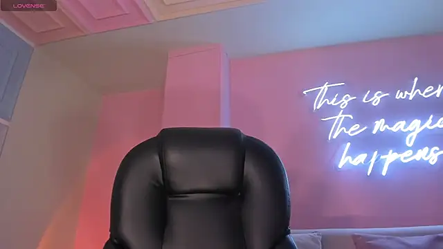 TiffannySins online show from August 7, 2026, 3:52 am