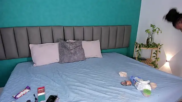 ThaliaOcean online show from October 14, 2025, 1:01 pm