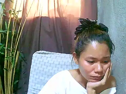Snapshot of Sweeetgurll chatting on April 18, 2026, 8:18 am Sweeetgurll online show from April 18, 2026, 8:18 am