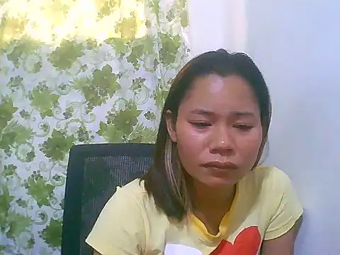 Sweeetgurll online show from June 15, 2026, 5:42 am