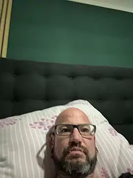 Snapshot of MichiDWT1312 chatting on February 5, 2026, 4:00 pm MichiDWT1312 online show from February 5, 2026, 4:00 pm