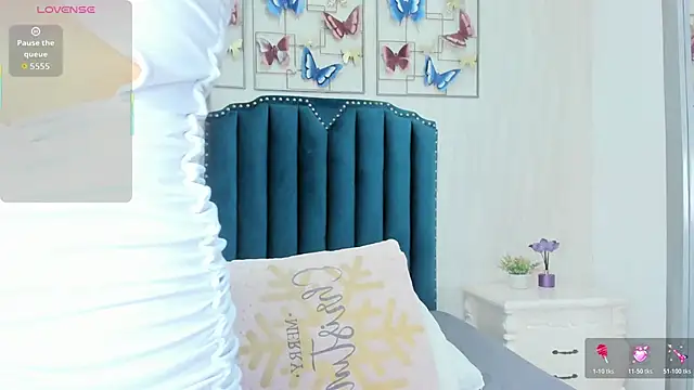 Alison Carde05 online show from December 4, 2025, 8:06 pm