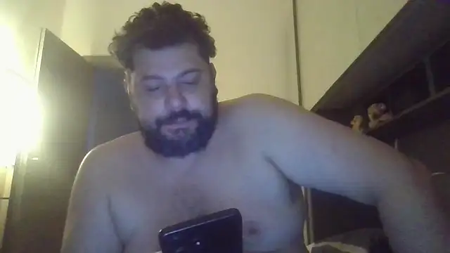 giuseppelovisi85 online show from October 6, 2025, 7:17 am