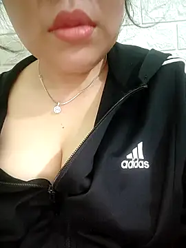 Julyy08 online show from May 9, 2026, 10:53 am