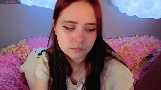 Alis Platt online show from May 5, 2026, 1:02 am