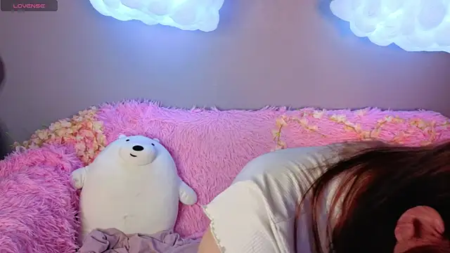 Alis Platt online show from May 6, 2026, 1:03 am