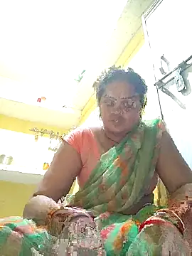 Snapshot of Rashi_cut chatting on October 9, 2025, 2:26 pm Rashi cut online show from October 9, 2025, 2:26 pm