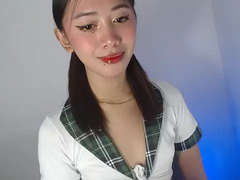 lovely kiannaHugecock online show from September 29, 2025, 4:23 pm