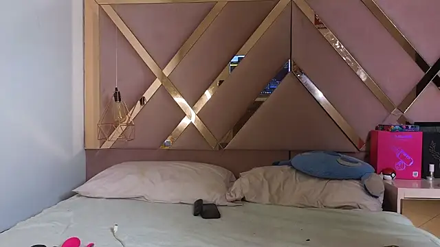 Sophia moo  online show from March 20, 2026, 6:40 am