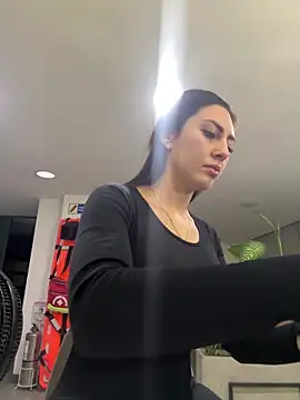 Isabellaa Palacios online show from June 16, 2026, 12:19 pm
