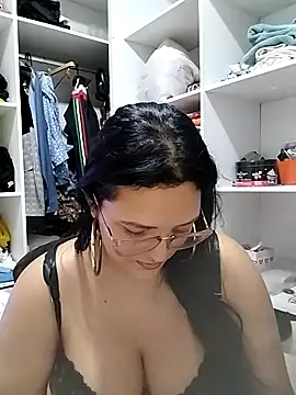 Snapshot of AuroraChest chatting on September 25, 2025, 8:18 am AuroraChest online show from September 25, 2025, 8:18 am