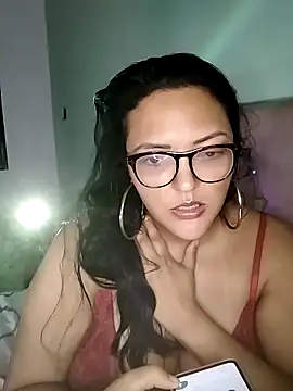 Snapshot of AuroraChest chatting on September 29, 2025, 7:57 am AuroraChest online show from September 29, 2025, 7:57 am