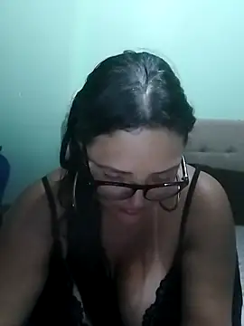 Snapshot of AuroraChest chatting on October 6, 2025, 9:12 pm AuroraChest online show from October 6, 2025, 9:12 pm