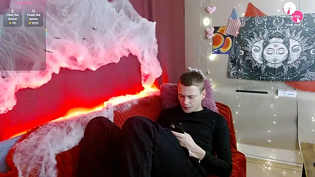 Xavier Night81 online show from October 28, 2025, 8:40 am