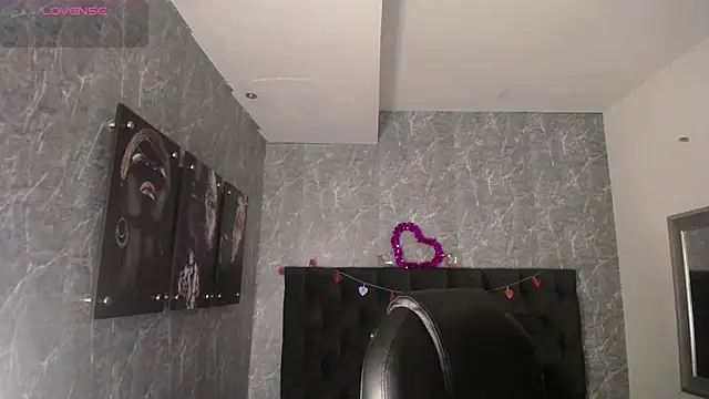 lizzysnow   online show from September 9, 2025, 11:54 am