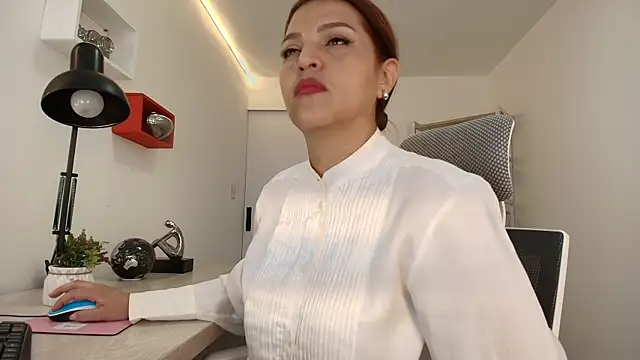 Snapshot of Skylar__Desire chatting on September 24, 2025, 1:03 pm Skylar  Desire online show from September 24, 2025, 1:03 pm