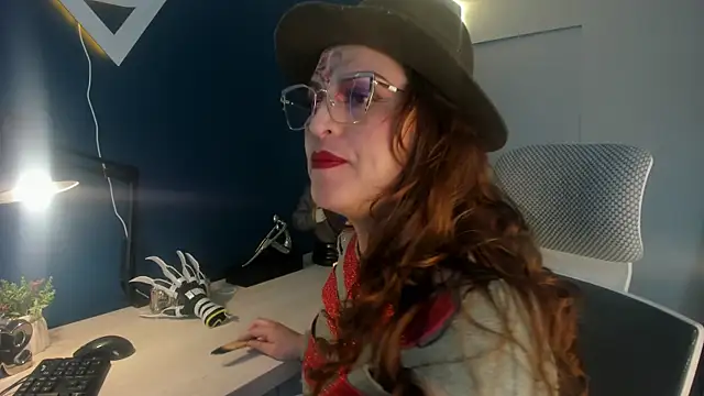 Snapshot of Skylar__Desire chatting on October 6, 2025, 2:03 pm Skylar  Desire online show from October 6, 2025, 2:03 pm