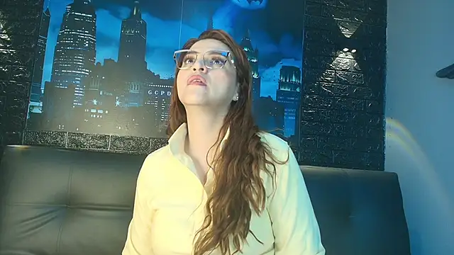 Snapshot of Skylar__Desire chatting on October 8, 2025, 1:53 pm Skylar  Desire online show from October 8, 2025, 1:53 pm