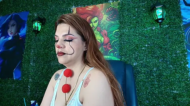 Snapshot of Skylar__Desire chatting on October 24, 2025, 12:01 pm Skylar  Desire online show from October 24, 2025, 12:01 pm