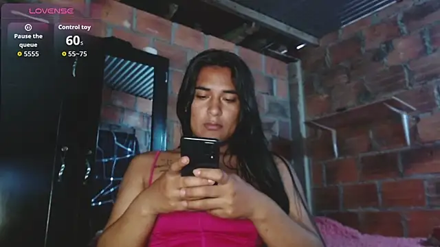  Diviine karoll  online show from September 18, 2025, 5:37 pm